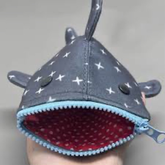 Shark-Shaped Pencil Case - Picture 3 of 5